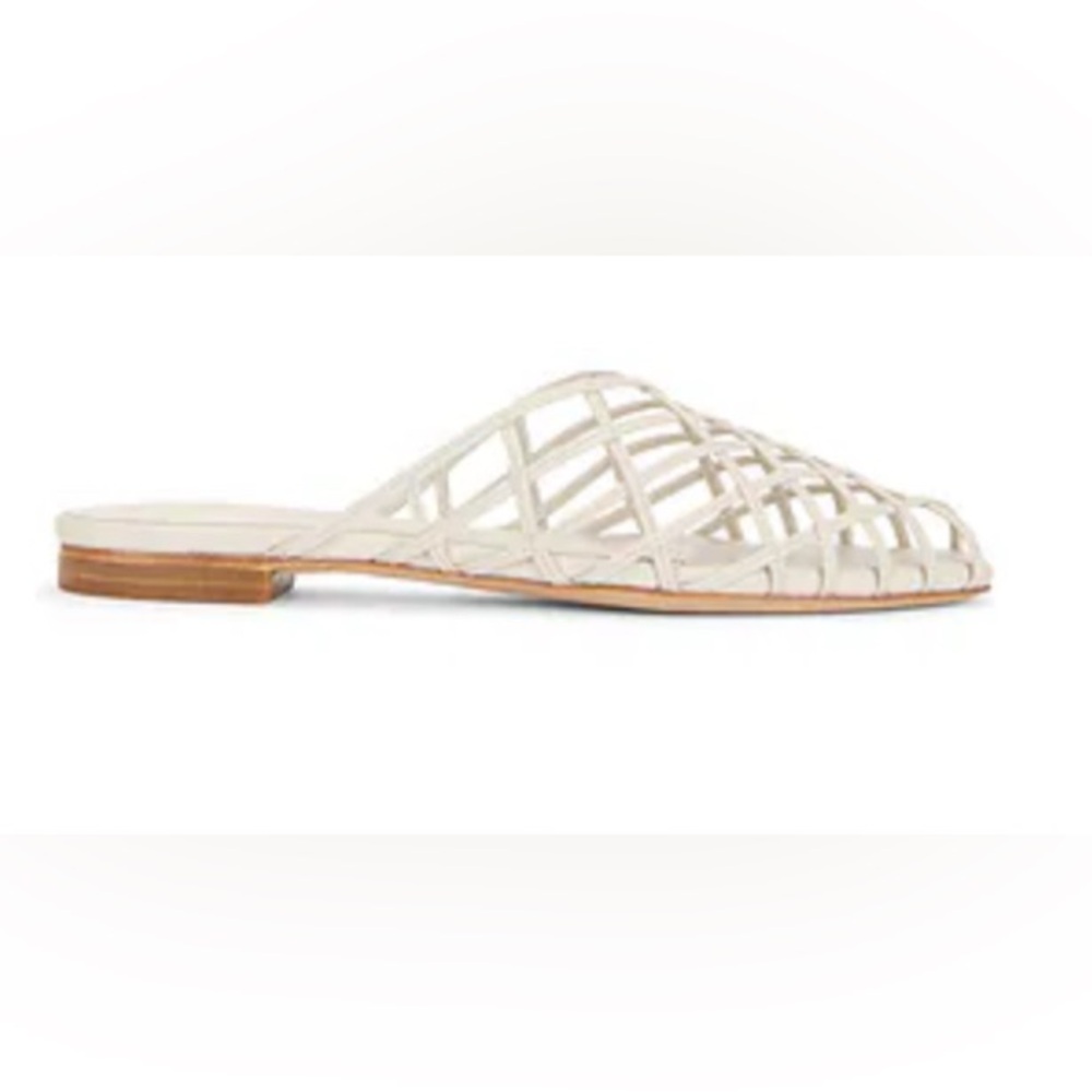 HOUSE OF HARLOW 1960 /REVOLVE - Nina Flat in Bone -  
Color:Bone